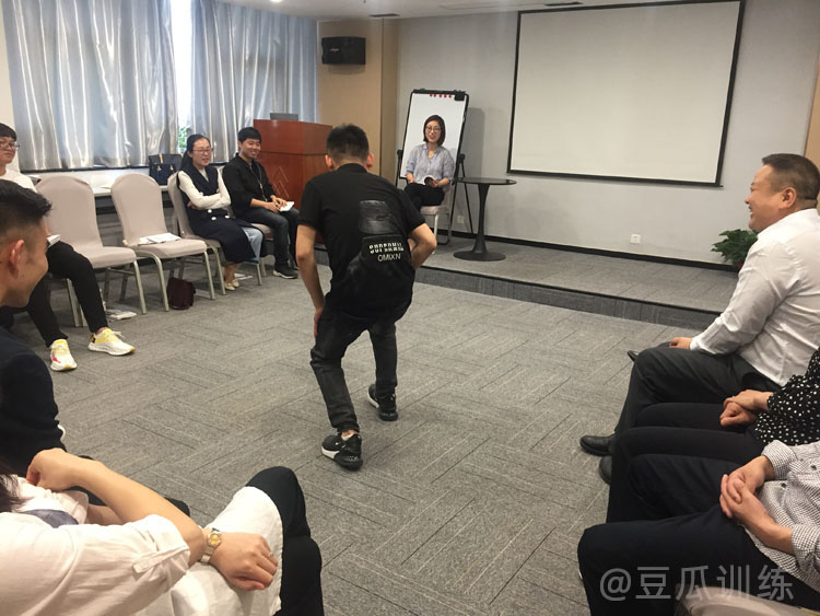 怎么提高自己的口才与社交能力,交际口才怎么练好