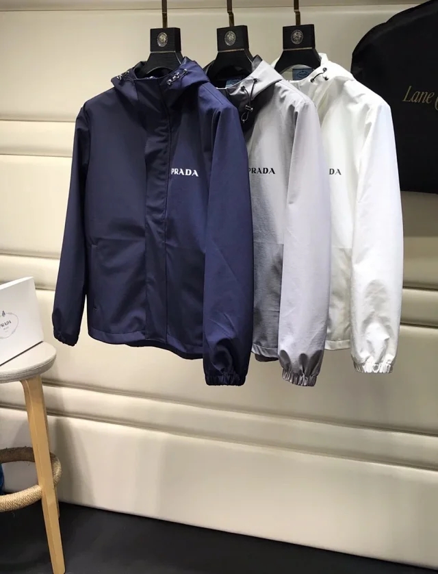 普拉达prada限定冲锋衣,普拉达的冲锋衣