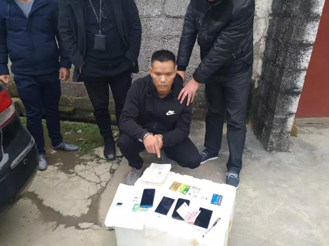 瀹堕噷搴婂簳涓嬫湁閲戝瓙,鍦ㄥ閲屽簥搴曚笅钘忎竴鐧句竾鐜伴噾