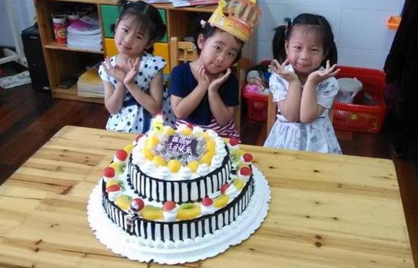 孩子在幼儿园过生日需要几个蛋糕,幼儿园20个小朋友买多大蛋糕合适