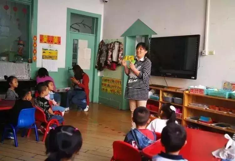 幼儿园老师教的认字游戏,幼儿园人字的识字游戏