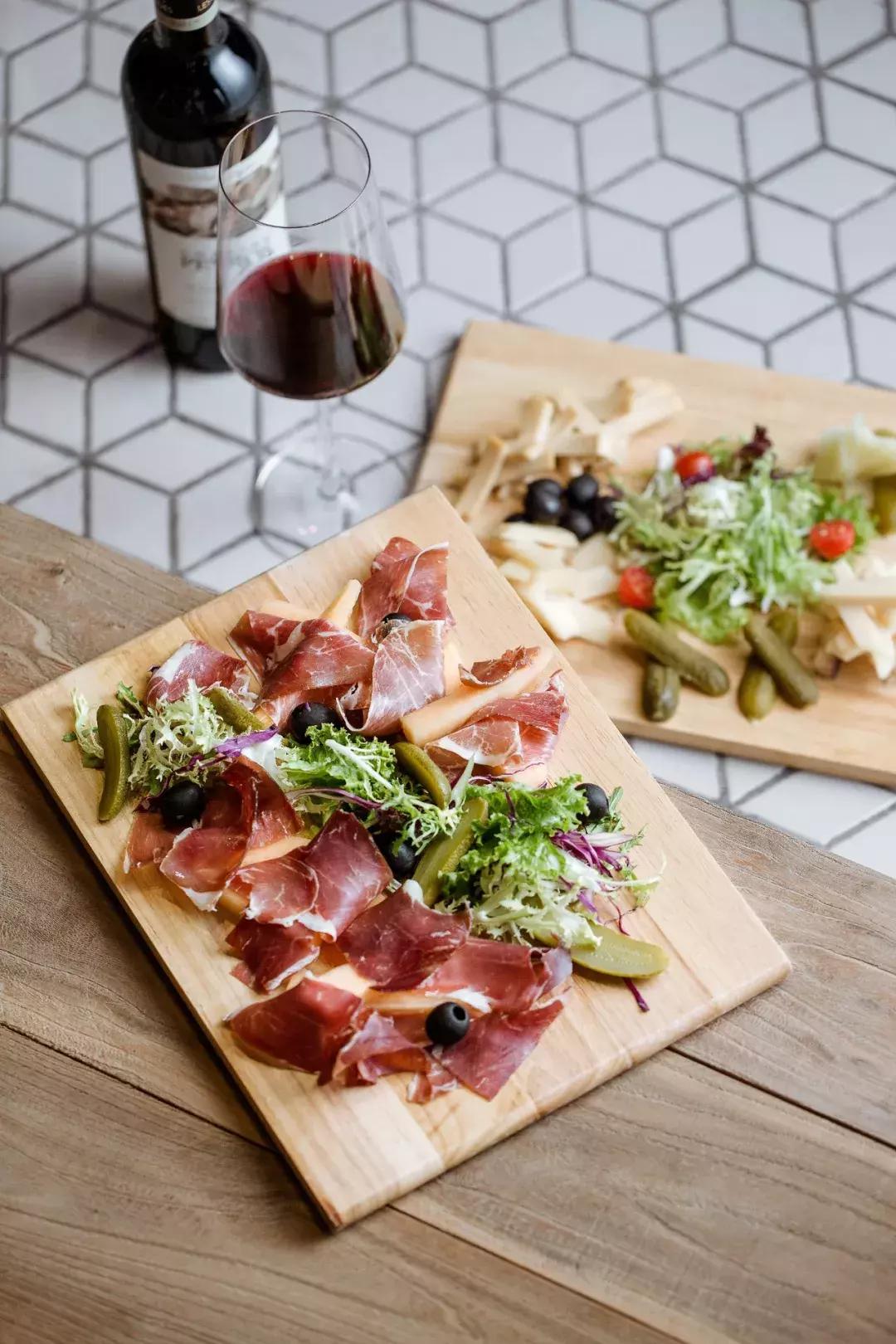 情人节送老婆什么礼物有纪念意义,情人节送男朋友什么礼物1000左右