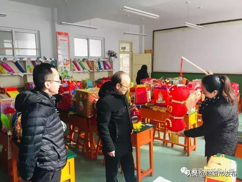 新华小学开展“一灯会”灯笼展评活动