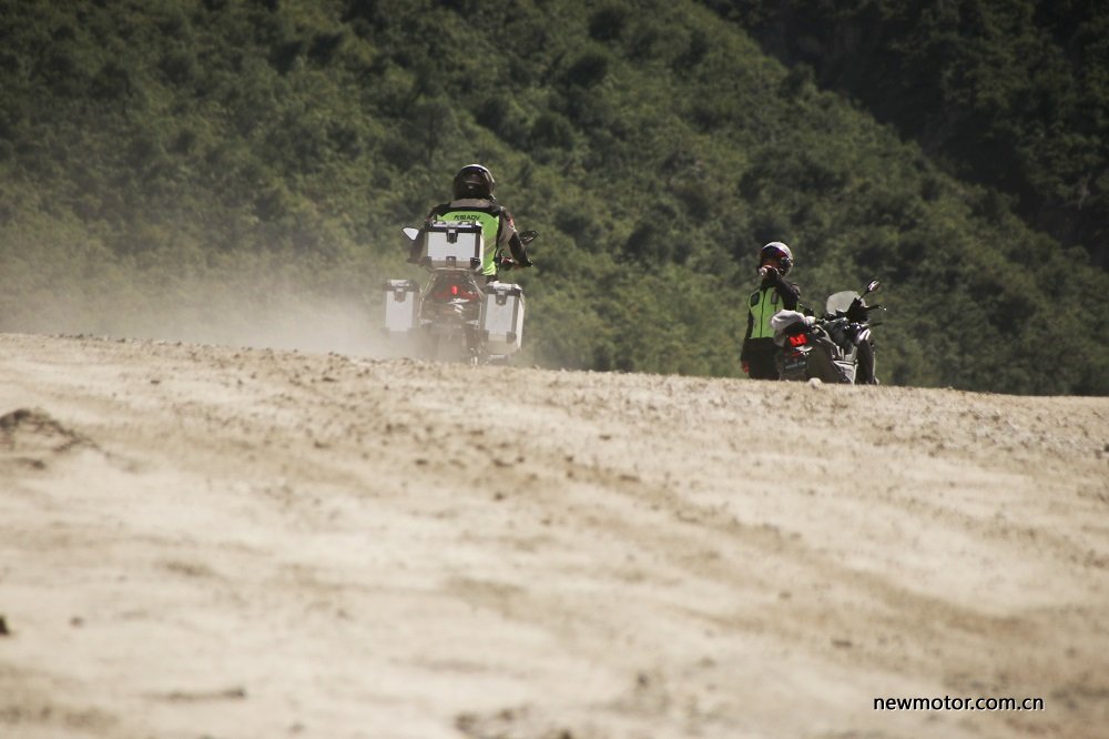 隆鑫无极650大单缸,无极650ds高速公路测评