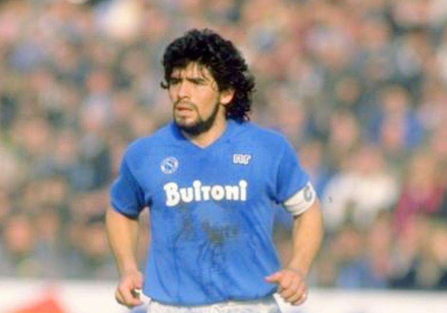 球王马拉多纳陨落,马拉多纳去世球场哀悼