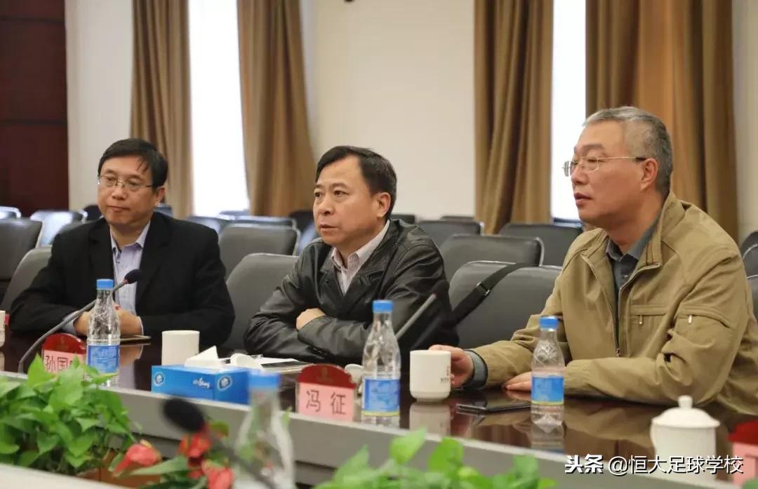 广州恒大足球学校招生条件及费用,恒大足球学校还在开么