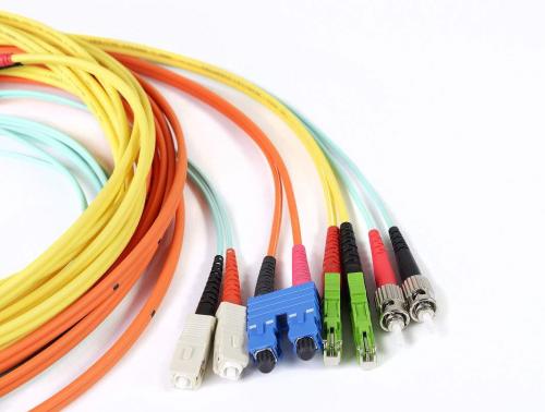 光纤怎么传输音视频信号,一根光纤可以传输几个信号