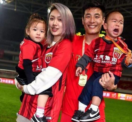 武磊康复治疗,武磊暖心时刻