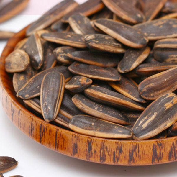 爱嗑瓜子的朋友有口福了，六款炒瓜子做法，口味各不相同