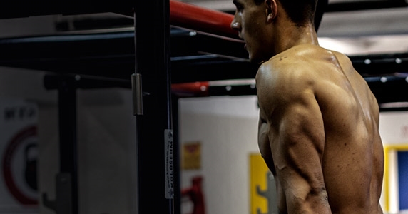 练胸固定器械最好的6个动作,新手居家练胸的五个王牌动作