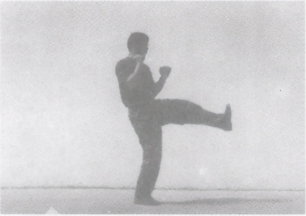 警用防暴棍和匕首警拳,警用防暴橡胶棍杀伤力