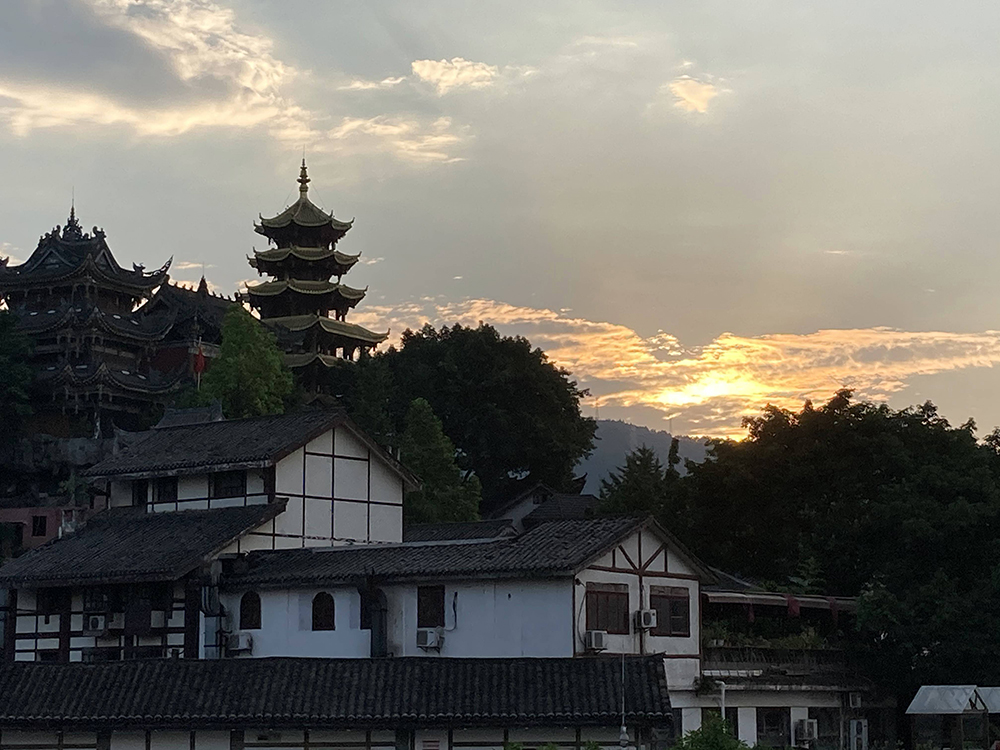 苹果se第二代值得入手吗,有iphonese2代吗