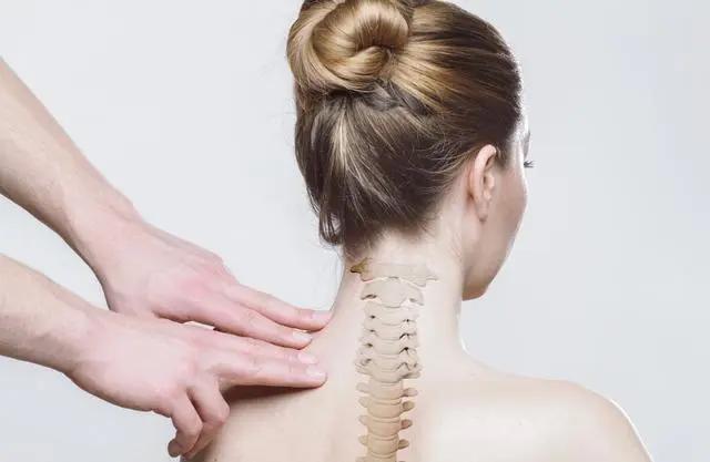 不小心落枕了怎么解决,一不小心睡落枕了