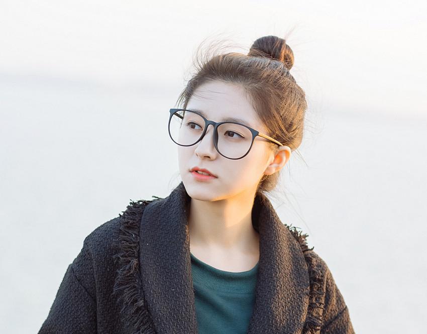 如何选取适合自己脸型的眼镜框,怎样选择适合自己的脸型的眼镜框