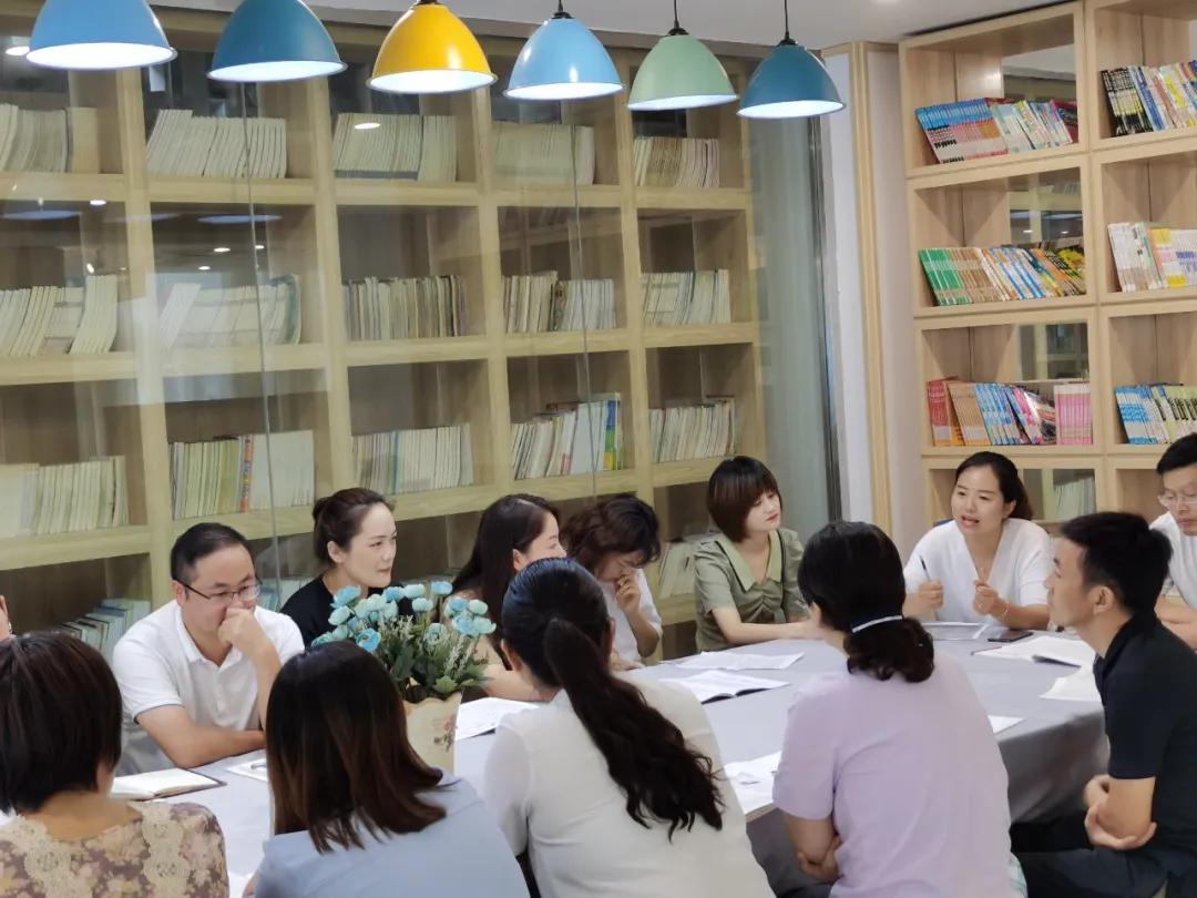 教师如何培养小学生的阅读能力,小学教师靠阅读成功