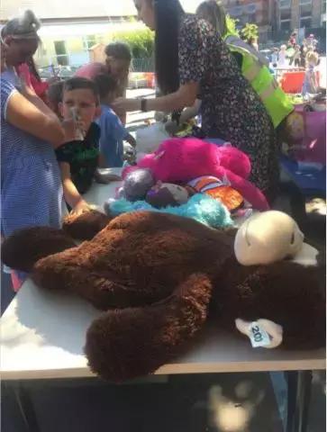 英国小学的一次SummerFair(夏季集市)