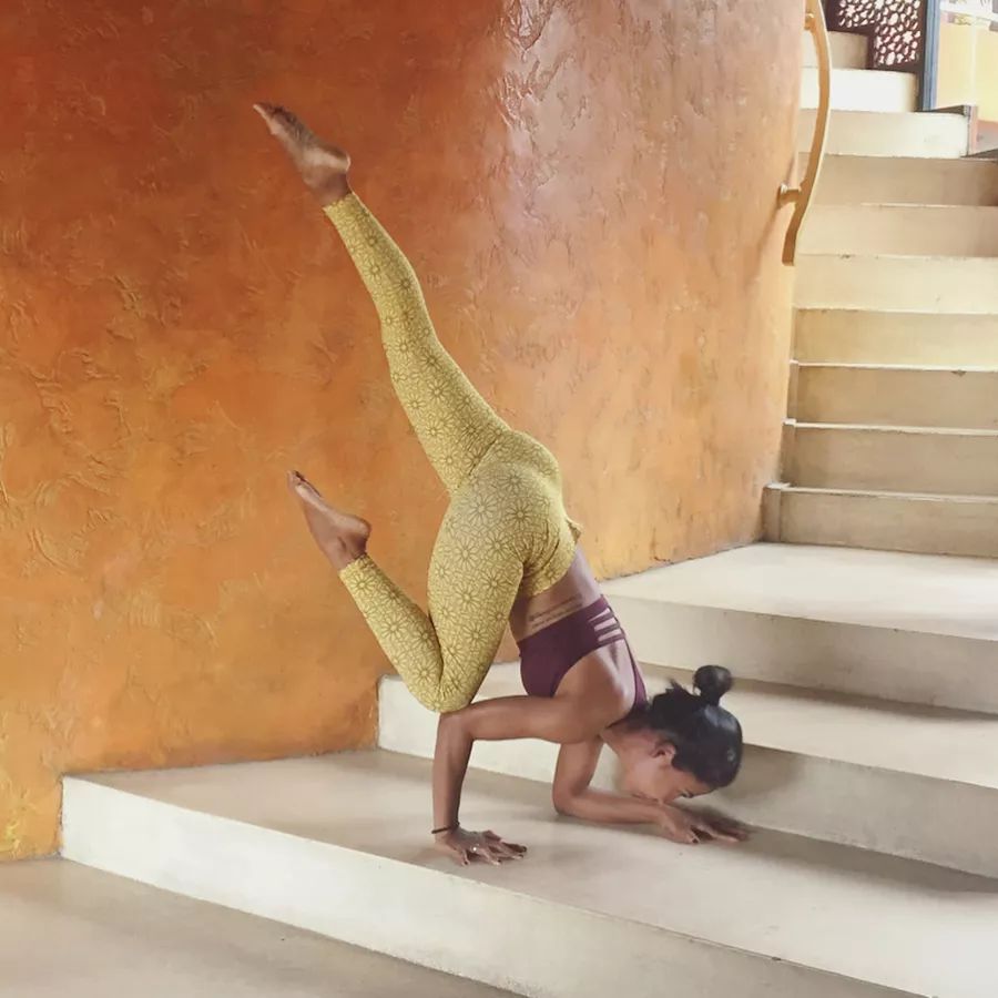 预防冬日“老寒腿”，瑜伽教你几招，双腿美丽还暖和