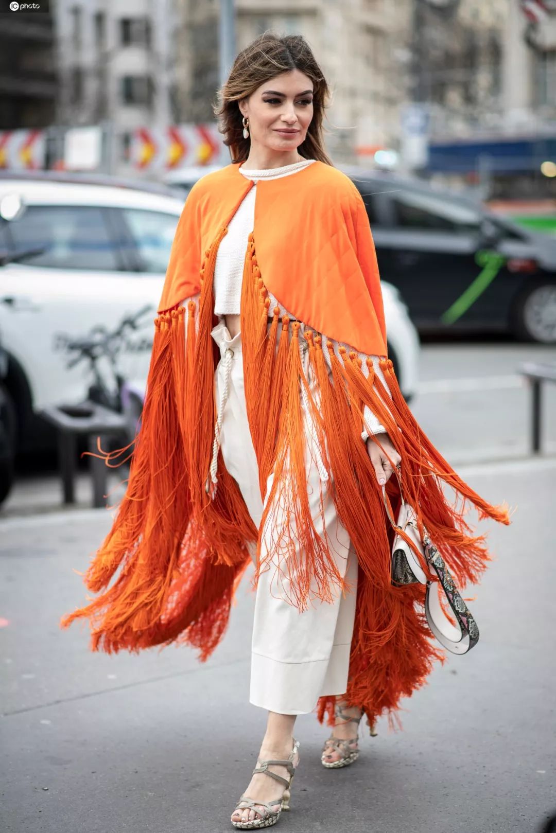 斗篷外套怎么搭配好看,斗篷外套怎么穿搭