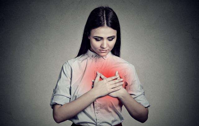 乳房这4个症状，只要出现1个，不论男女，尽快去医院检查