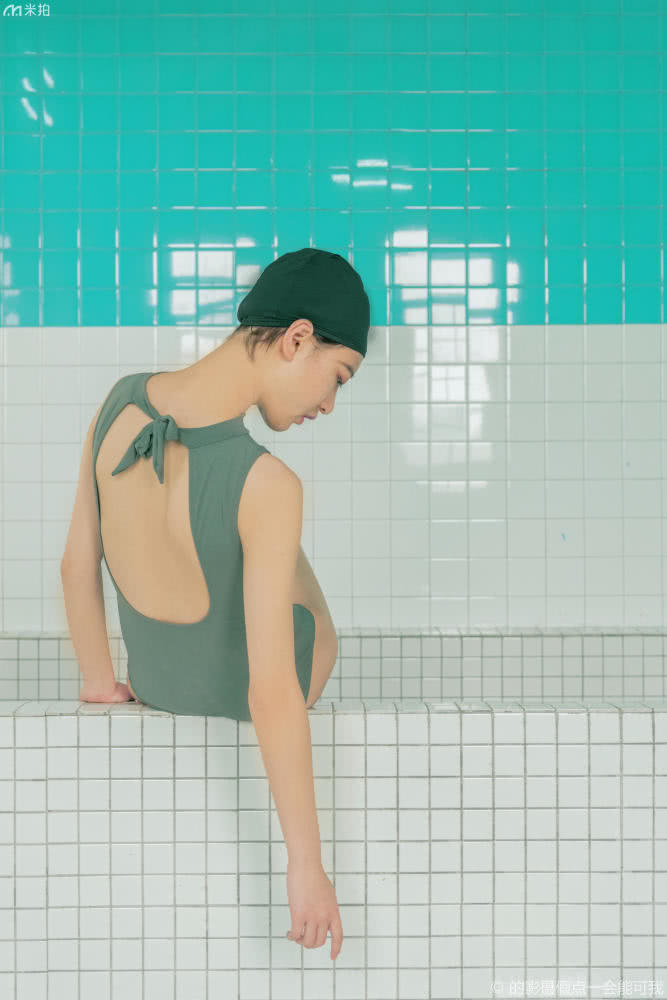 小姐姐拍视频被误会,小姐姐拍照姿势被以为是男生