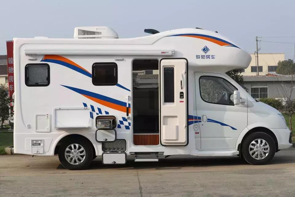 骏驰雷霆一号房车,骏驰房车直播间