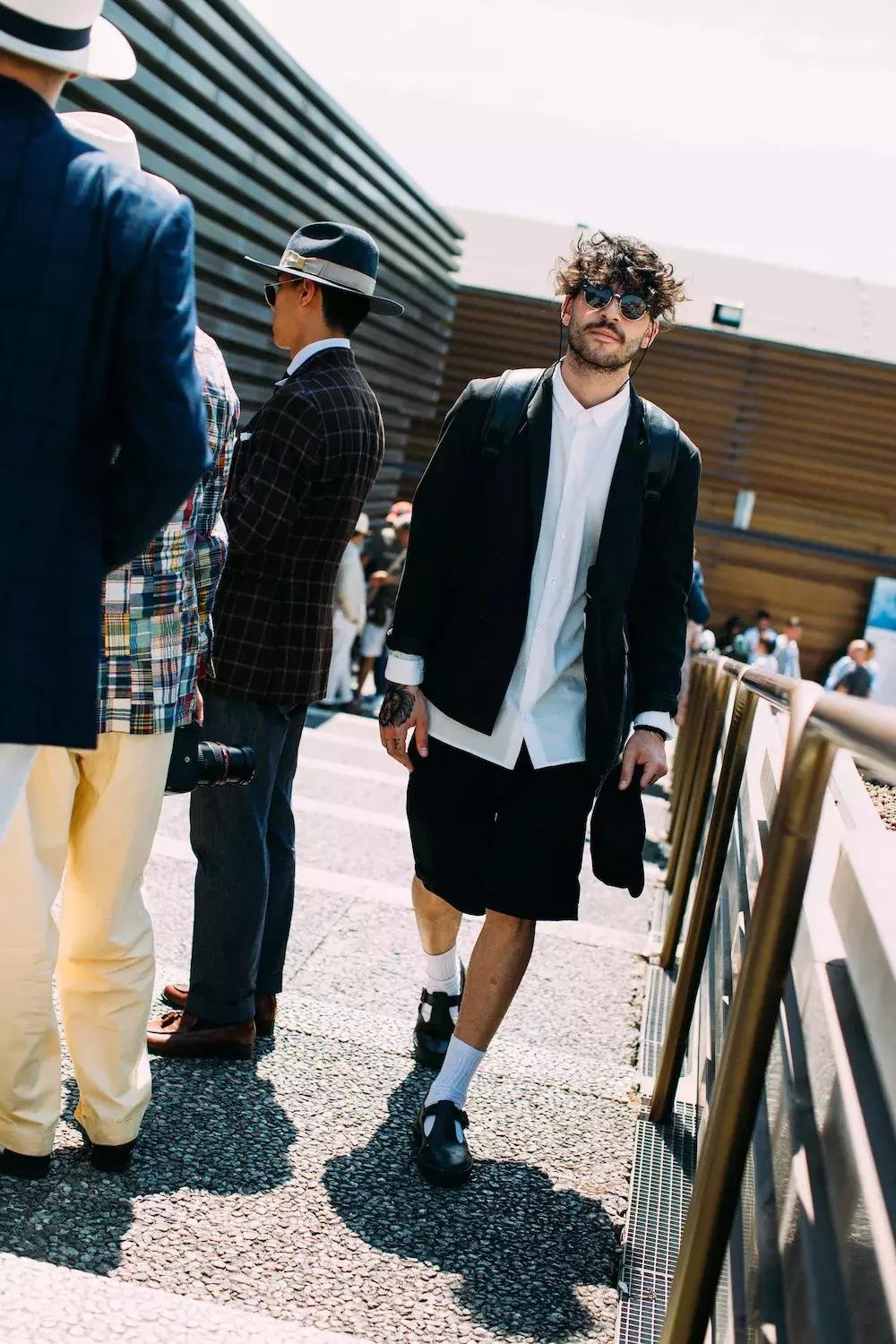 只有短袖短裤怎么穿出潮流感,短裤和短袖怎么穿更好看