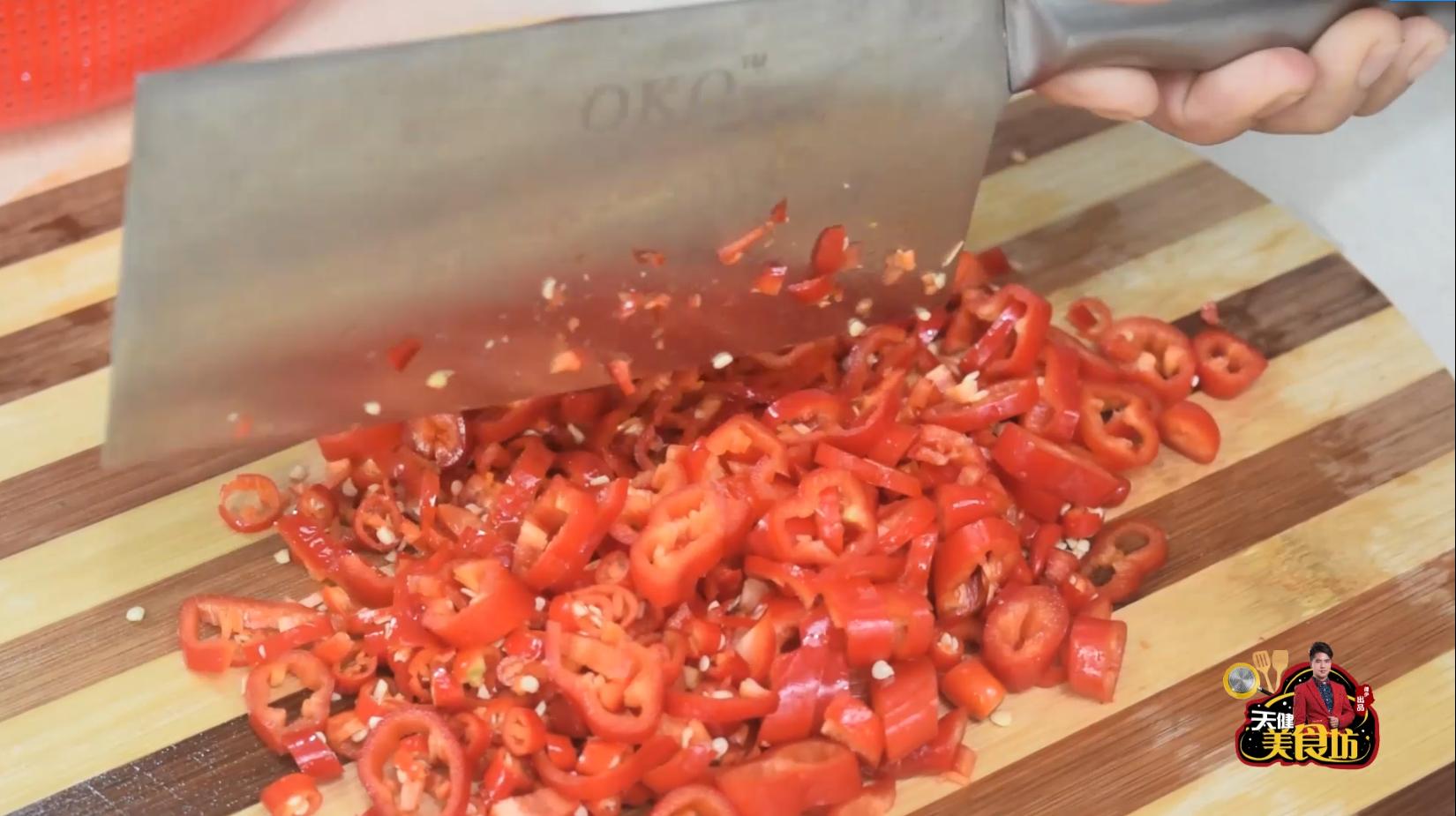 金针菇这样做太好吃了香辣过瘾,金针菇最辣好吃的做法