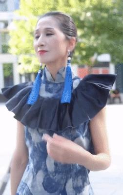 奶奶穿旗袍惊艳了整条街,奶奶穿旗袍惊艳外国人