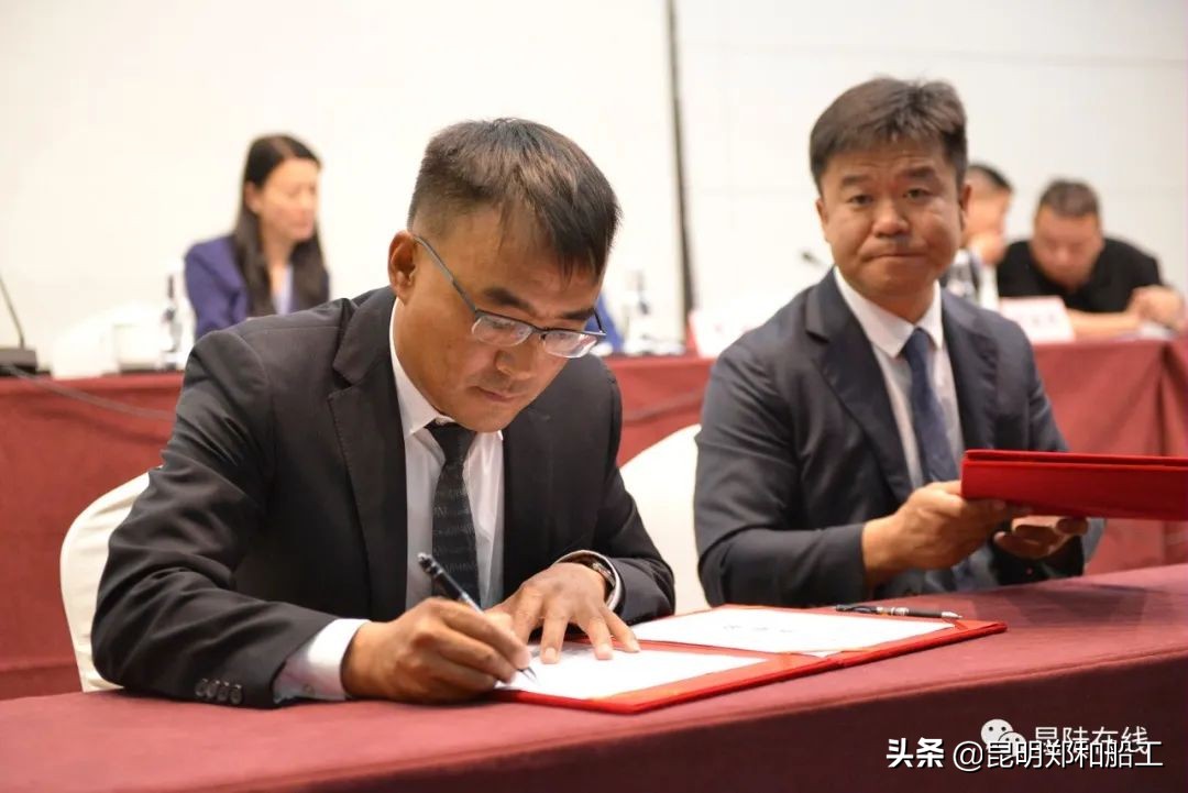 团结拼搏运动会,足球队砥砺前行奋进拼搏