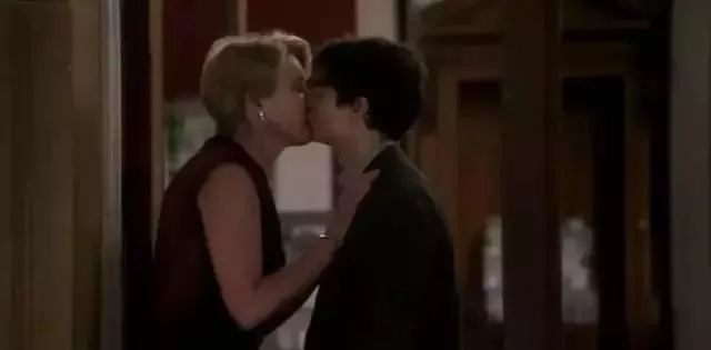 为这段「忘年恋」哭成狗