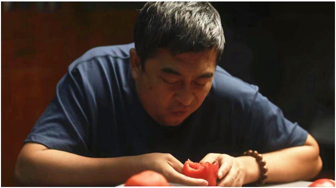 张嘉译吃面条,大口猛吸面条