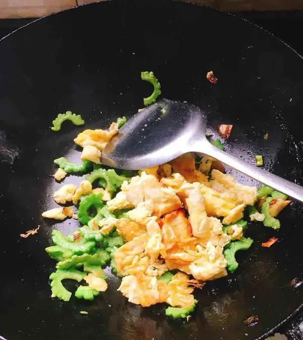 哪个季节容易吃辣椒上火,春季上火不包含哪个原因