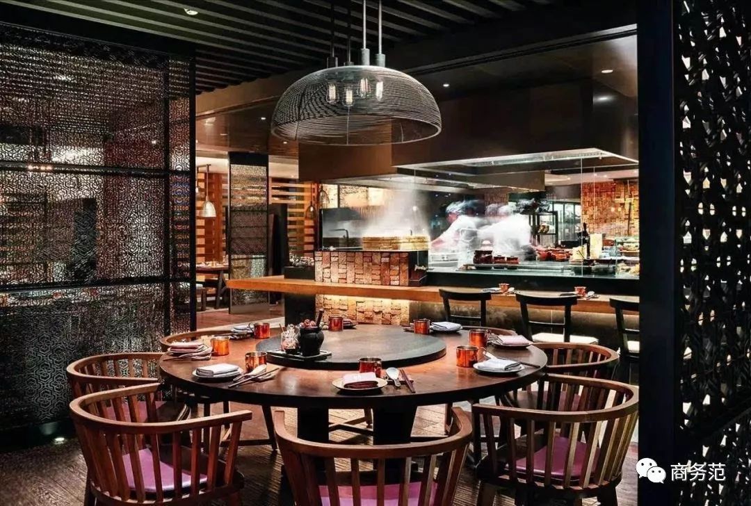 Valentino第一次中国办高定秀,张艺兴来捧场,杜鹃压轴气质绝了