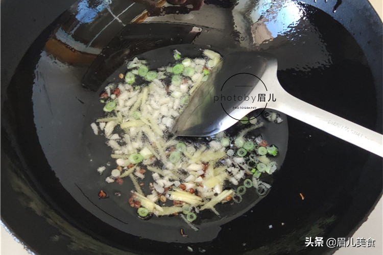 炖鱼不用煎小妙招,煎鱼怎么做不粘锅炖出来又好吃