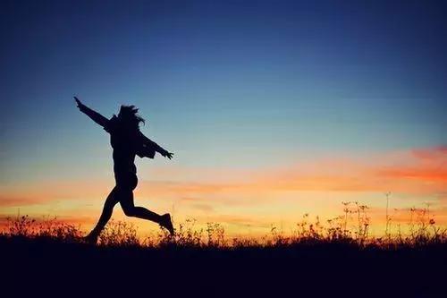 生活本就满目疮痍何必雪上加霜,生活本就满目疮痍但也有人精致