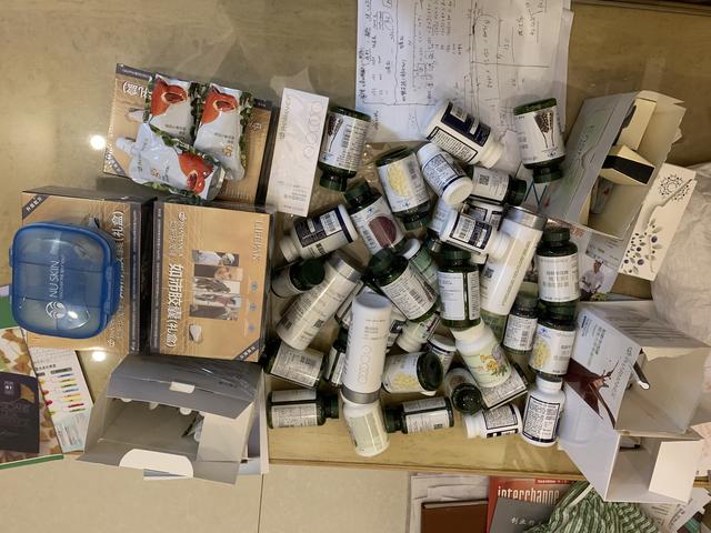 美女微商“喝果汁治感冒”死亡，5765条朋友圈展现“被*脑洗**”过程