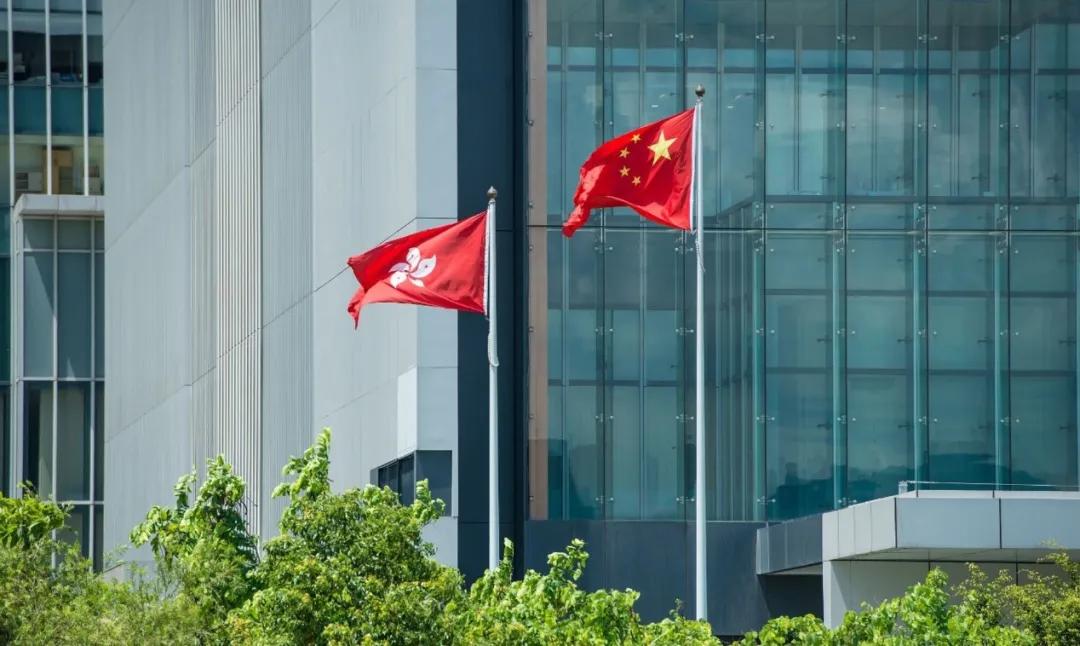 有人假装记者，有人演唱禁歌丨香港一日