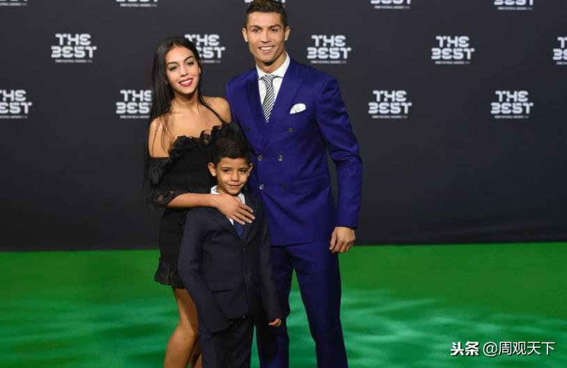 乔治娜的情敌来了！一名模自曝收到C罗短信，言语中充满了挑衅！