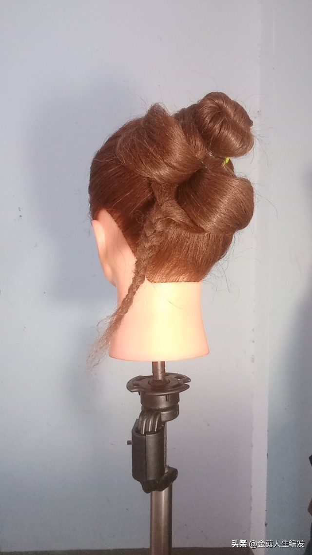 小女孩扎蝴蝶结发型扎法,叶罗丽思思的蝴蝶结发型