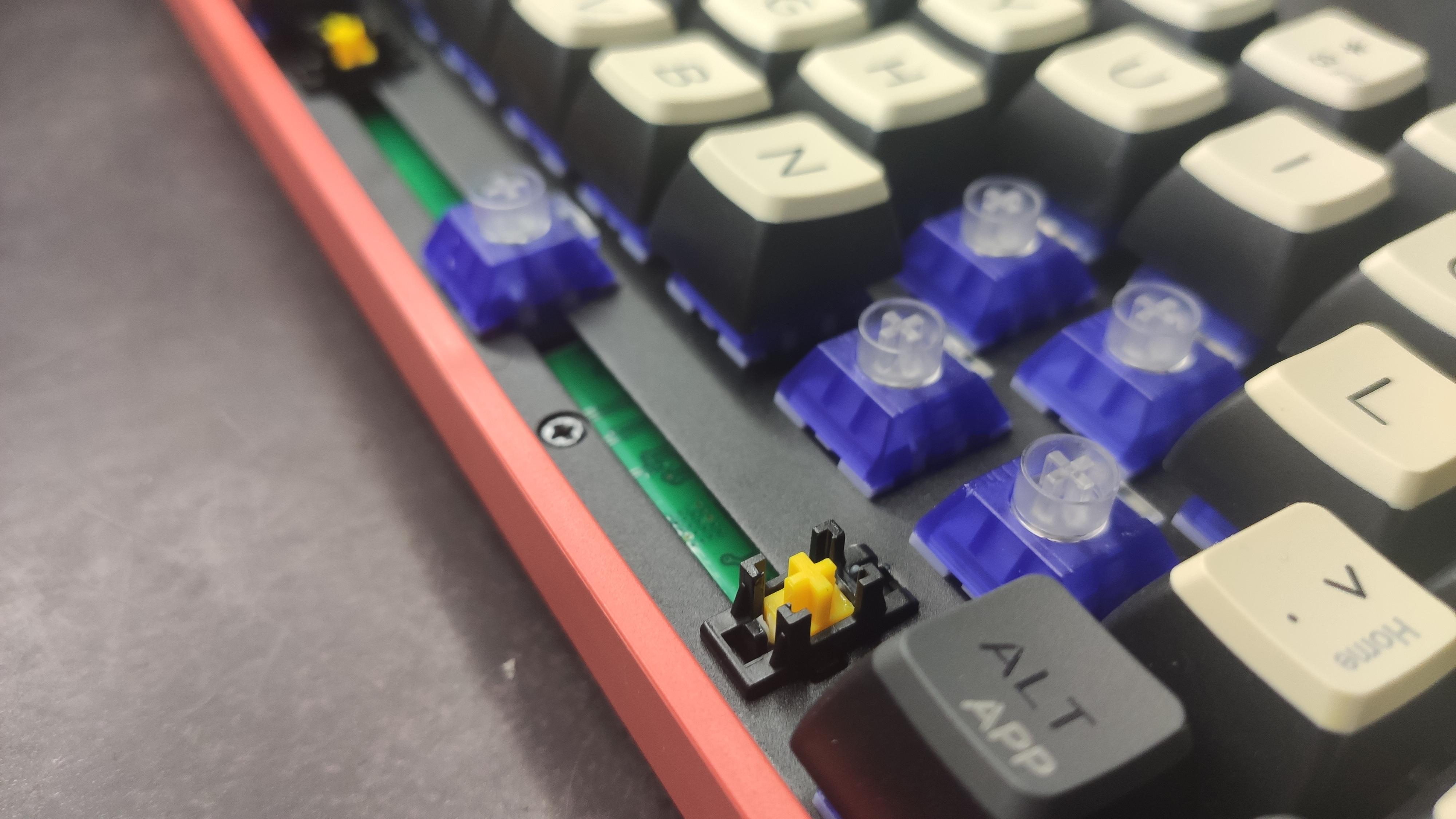 定价飘了？其实是真值！黑峡谷三模68键机械键盘Box初代号评测