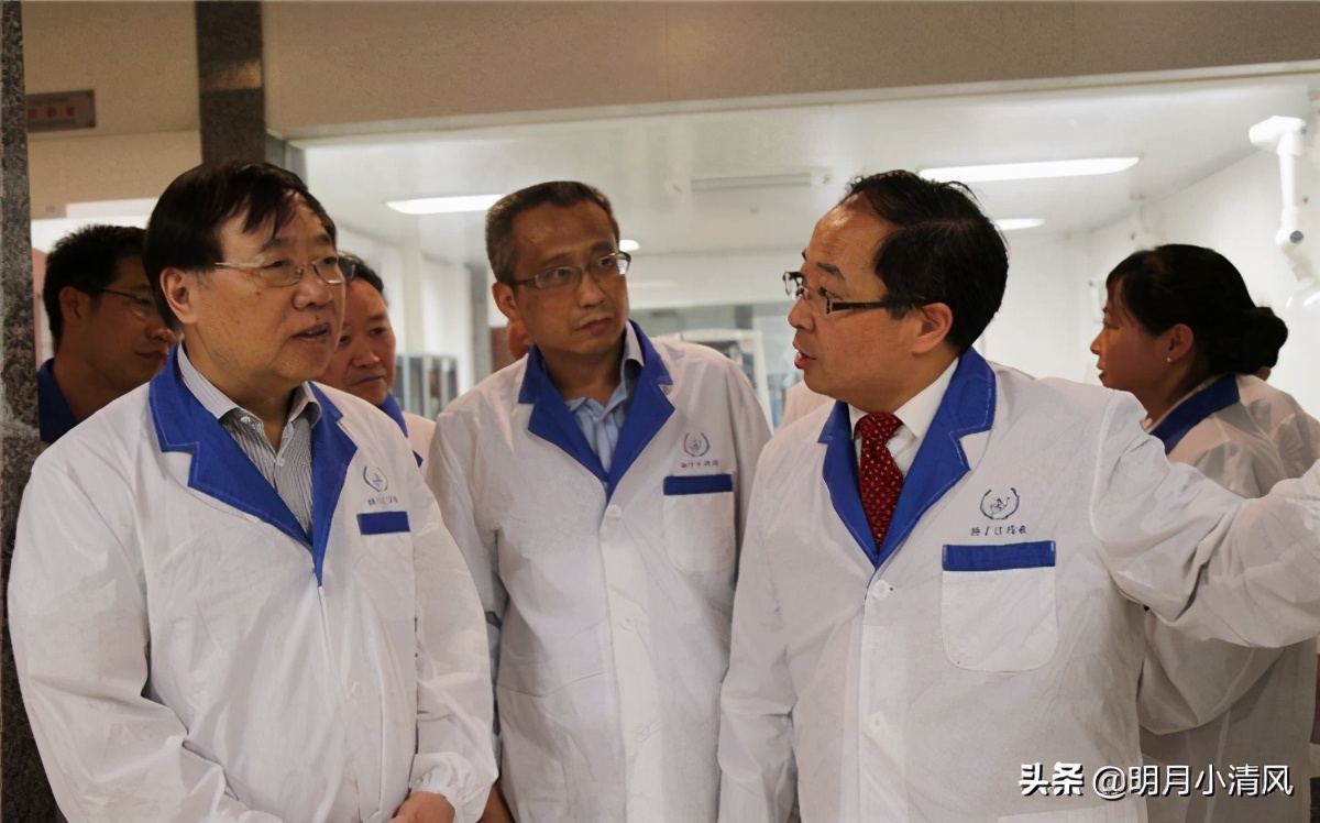 他是民企“药王”,一年卖800亿,工厂修得像故宫却坚持不上市