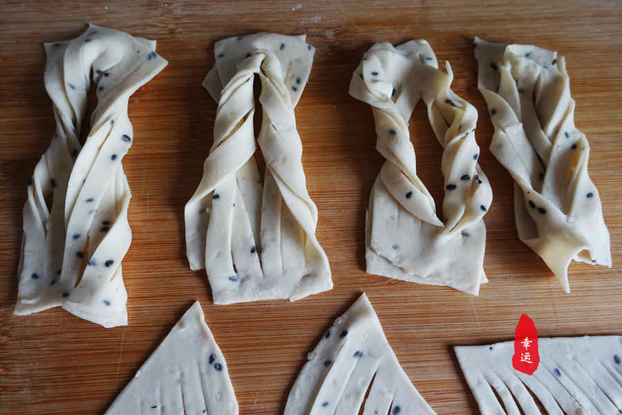 家庭简易版煎饼果子很美味呦,煎饼的做法家庭版薄脆