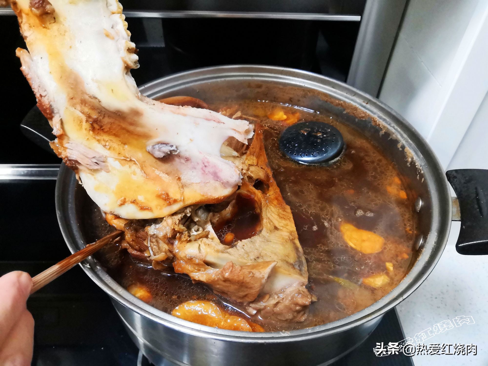 过年桌上的大猪头,过年的大猪头