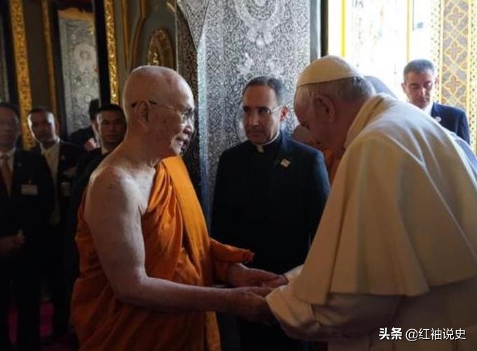 泰王跪拜泰国国王完整版,泰王跪拜中国皇帝