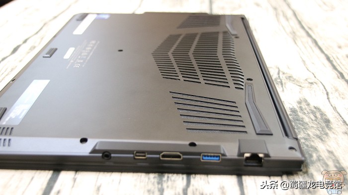 技嘉aero15xv8详细评测,技嘉游戏本aorus15x