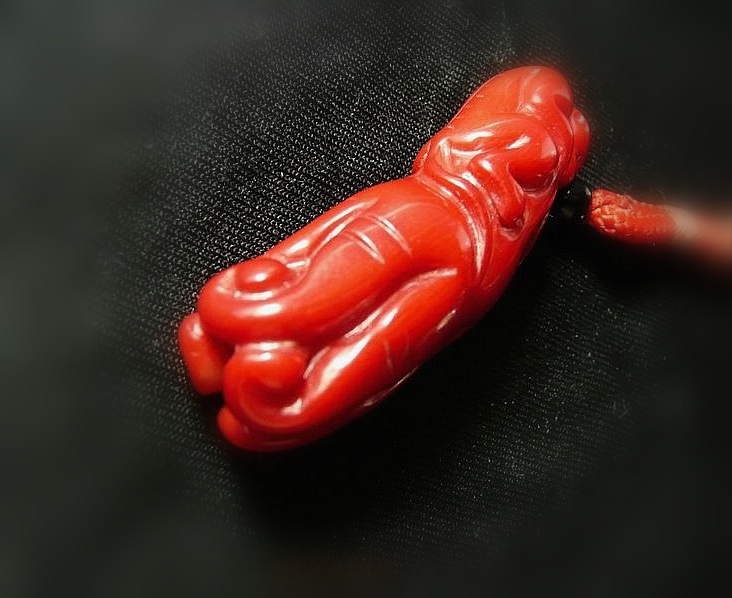 红珊瑚小桃心挂件,红珊瑚老挂件图片大全