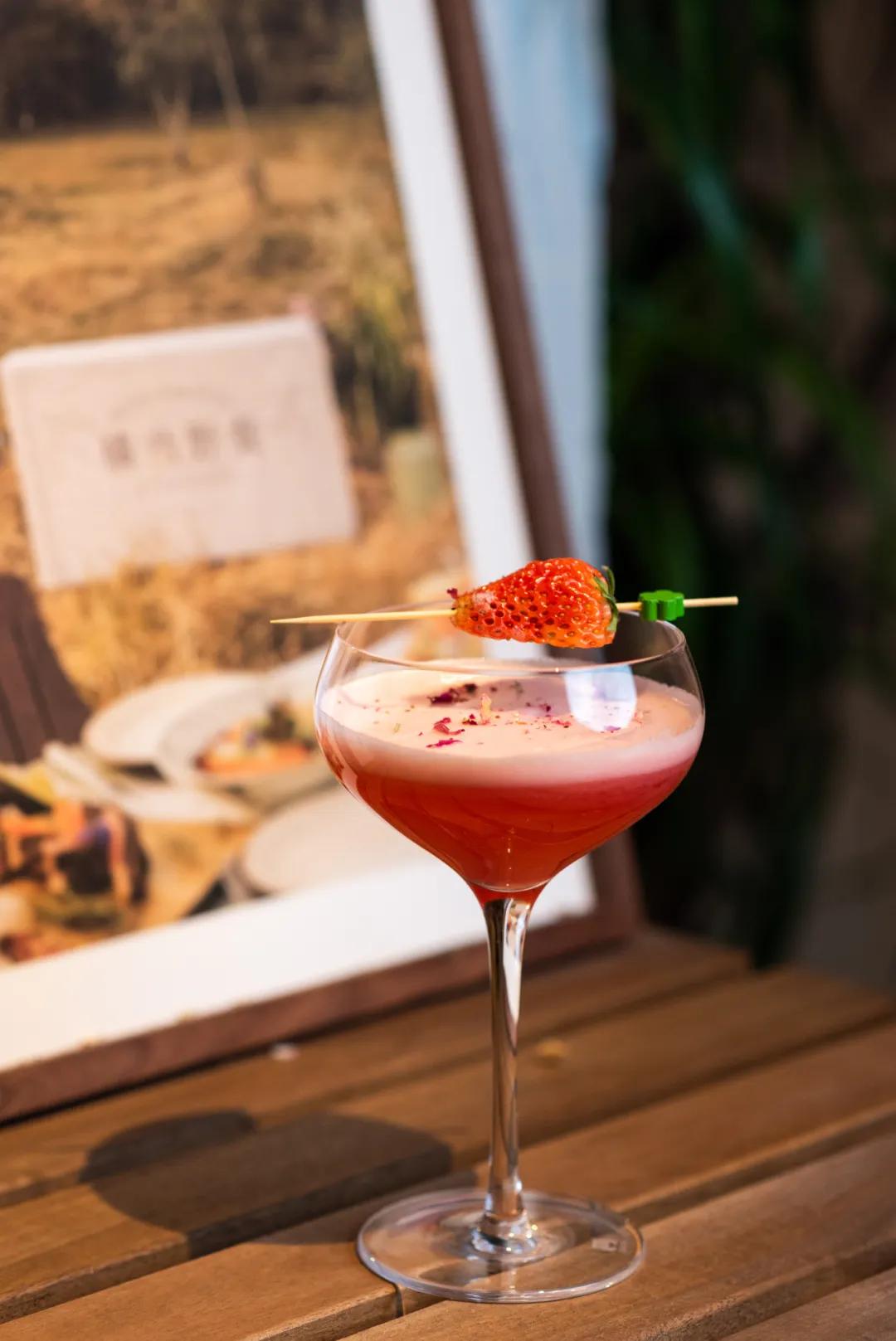 之心城这家餐厅堪称“西餐界CHANEL”,小姐姐们都抢着去