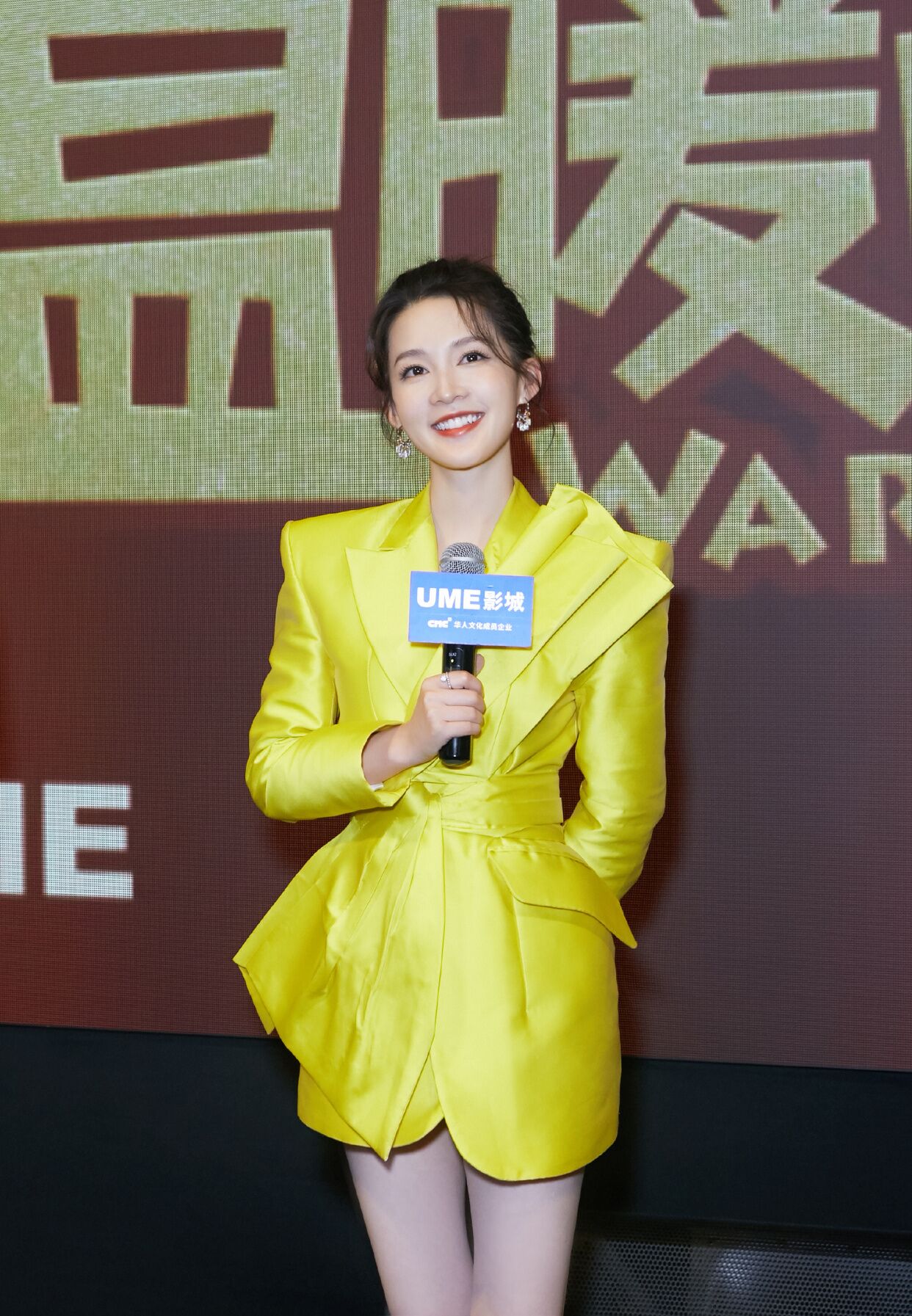 李沁蓝衣回眸,李沁蓝绿色