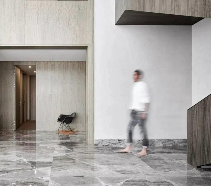 木地板踢脚线太丑了怎么补救,地板装地暖踢脚线太丑怎么解决