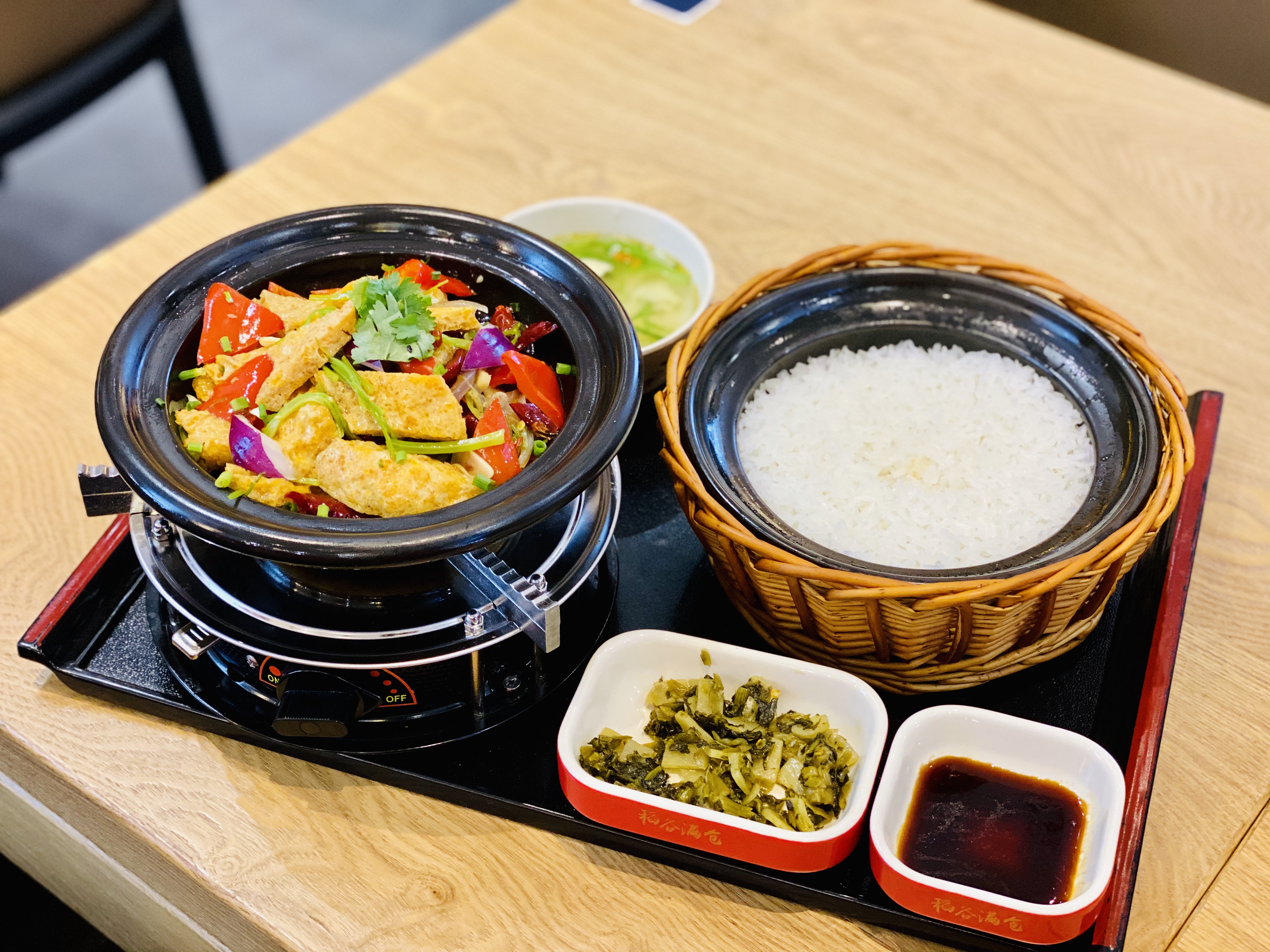 现在做加盟餐饮靠谱吗,现在做餐饮是加盟好还是不加盟好